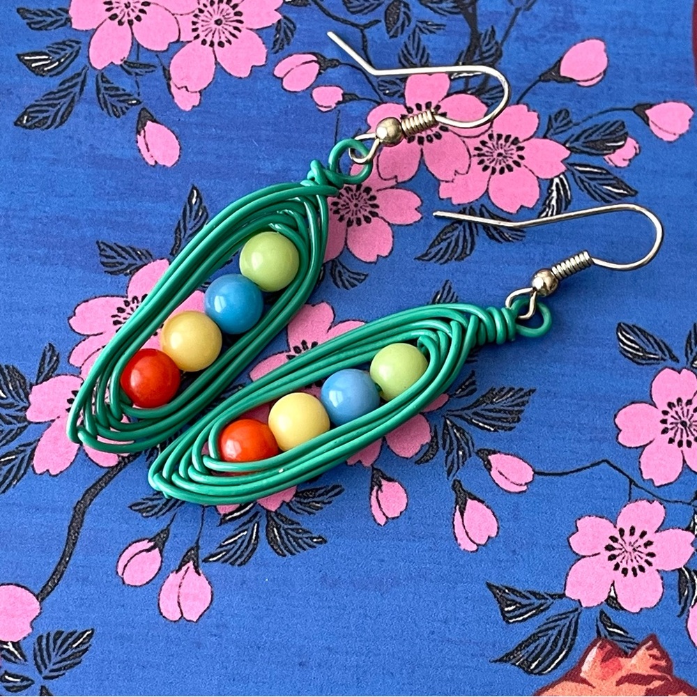 Vtg/modern artisan style peas in a pod dangle earrings whimsical wearable art - Picture 3 of 8